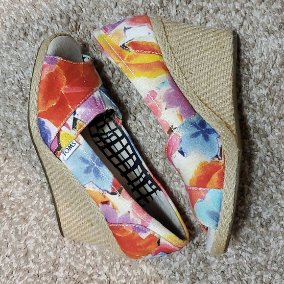 TOMS Floral Wedge Shoe Women's 6 - Picture 4 of 8